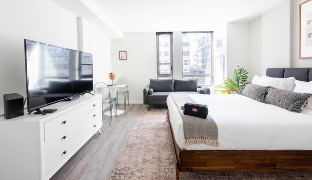 Pet-Friendly Studio at The Boathouse Apts w/ Pool in Washington