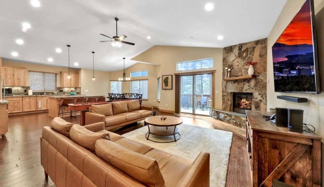 Pine Valley Lodge with Air Conditioning, Foosball+ in South Lake Tahoe