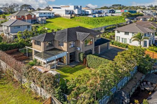 Pinehill Extra-Large 8 Bedrooms House