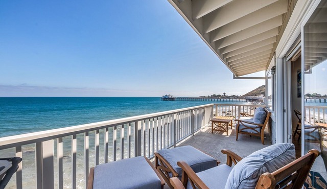 Porpoise - Beachfront Penthouse on Dry Sandy Carbon Beach
