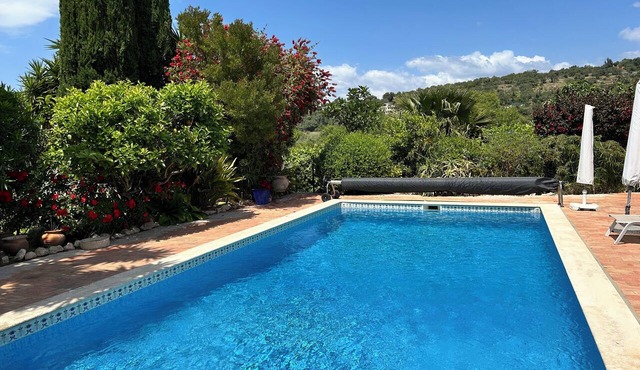 Portuguese Quinta with pool and private garden. Sleeps 6 Tropical paradise!