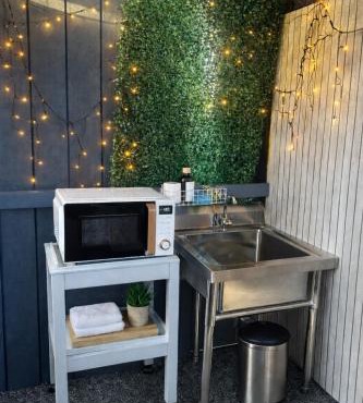 Private Garden Guesthouse with Ensuite - Near Westgate in Auckland
