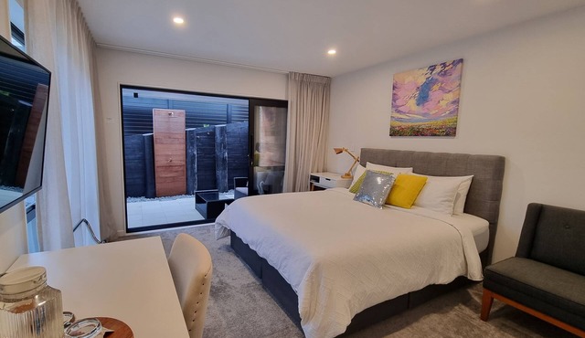 Private Guest Retreat In The Bay in Auckland