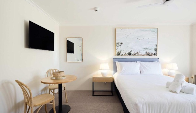 Queen Studios with Sofa Bed at Manly - 3min walk to Corso & Manly Beach in Sydney
