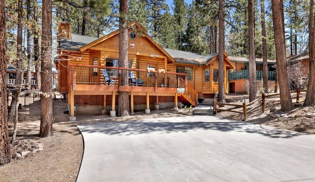 Retreat To Fox Farm Central Log Cabin Chalet at Big Bear in Big Bear Lake