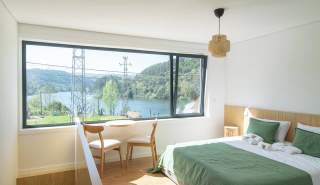 River Beach walking distance. Panoramic River Views. Air conditioning