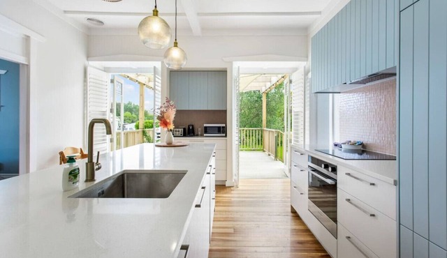 Riverhead Villa with BBQ and deck in Riverhead
