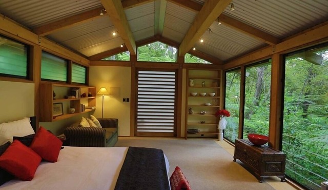 Romantic Sanctuary in the Bush in Titirangi
