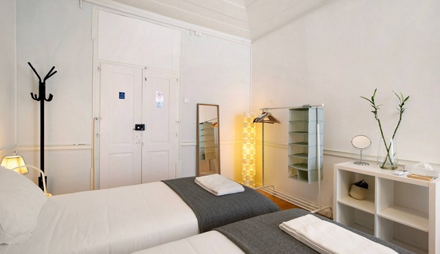 Room 'Quarto 6' with Shared Terrace, Wi-Fi and Air Conditioning