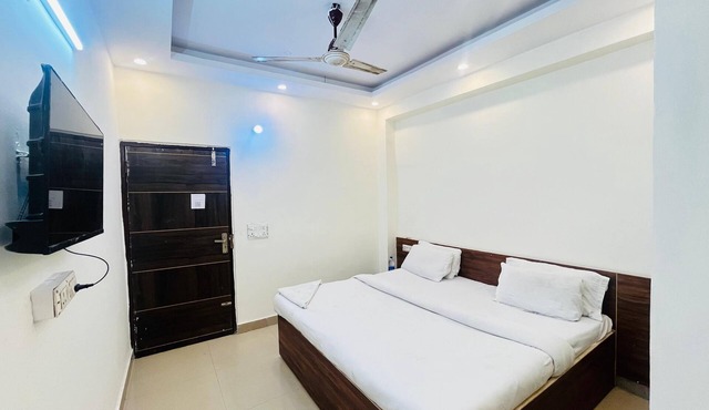 Roomshala Hotel Pub G in New Delhi