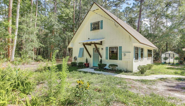 Rural Retreat! Florida Cottage w/Screened Patio in Fruit Cove