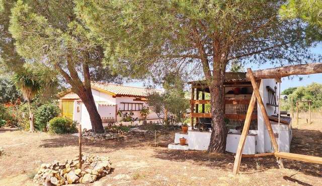 Rural Retreat near Lagos – Private Garden – Family Friendly – Pet Friendly