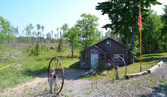 Rustic Foxhole in Marquette