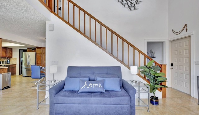 Scenic Waterfront Getaway – Private Stay in Oldsmar