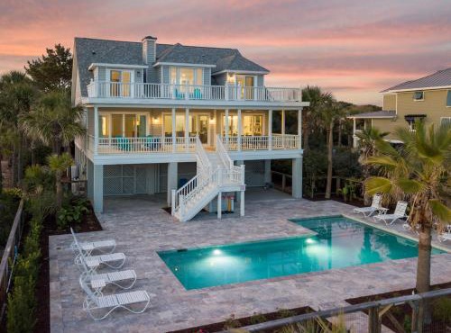 Seascapes 714 Ocean Blvd. Charming, Ocean Front, Private Pool in Isle of Palms