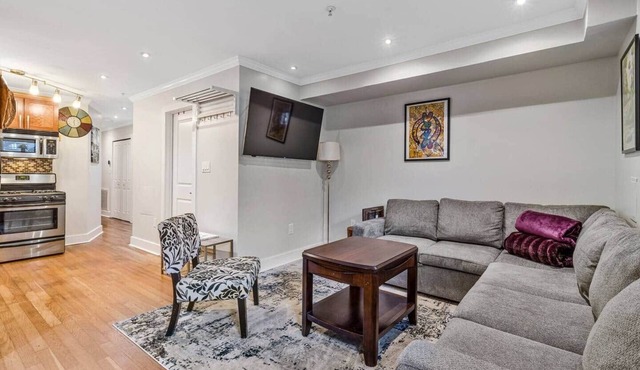 Serene 2BR/2BA walkable retreat + Free Parking in Washington
