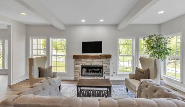 Serene 4BD/4BA Countryside + HotTub by Lake & Golf in Saint Albans
