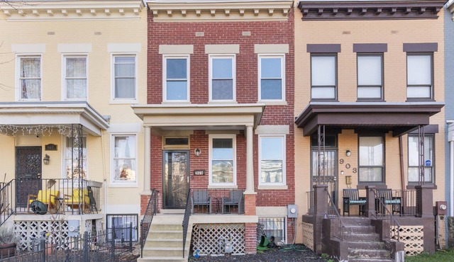 Sleek Modern 4BR Home Near Capitol Hill | Rooftop BBQ | High speed wifi in Washington DC