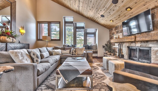 Slopeside Contemporary! Private Hot Tub, High-Speed Wi-Fi, Perfect for Groups! in Deer Valley