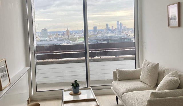 SOHO PENTHOUSE Designer flat, balcony & superb views in London