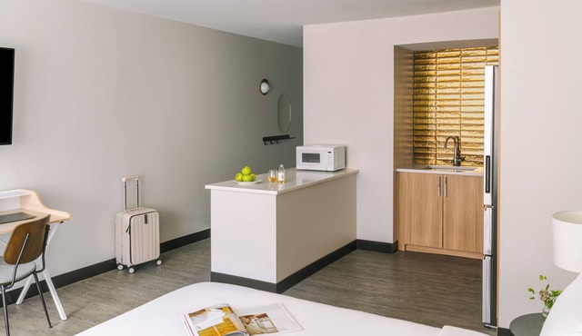 Sonder The Quincy | Accessible King Room+ w/ Roll-in Shower in Washington