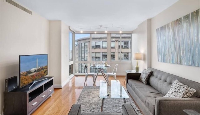 Spacious 1BR Apt | Full Kitchen + Gym | by GLS in Washington