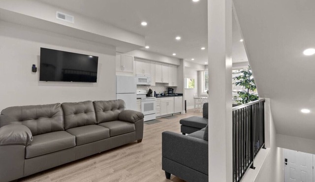 Spacious 6BedroomHome+GarageParking+H StCorridorDC in Washington