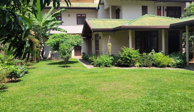 Spacious and Serene 5-bedroom Family Home with AC and WiFi in Colombo