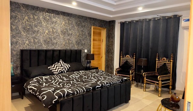 Spacious ,cozy modern elegant in Lahore