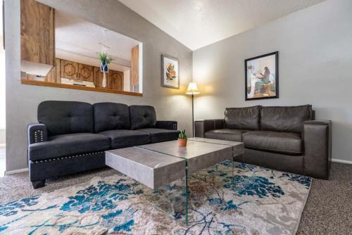 Spacious Pet Friendly Retreat in West Jordan