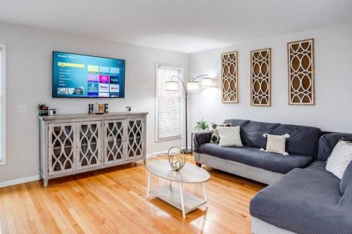 Spacious Suburb Home by Unity/DWTN/HotTub in Rochester