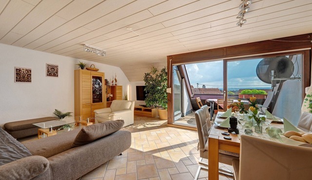 Spacious Three-Room Maisonette Apartment, 100 sqm in Sindelfingen