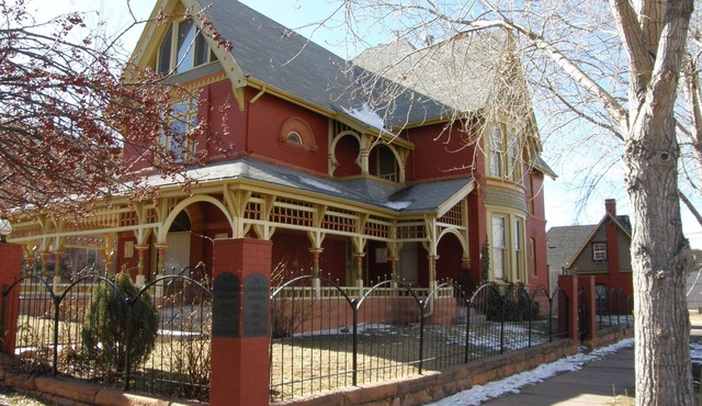 Spacious Victorian Mansion with 8-bedroom in marvelous Denver with AC in Denver