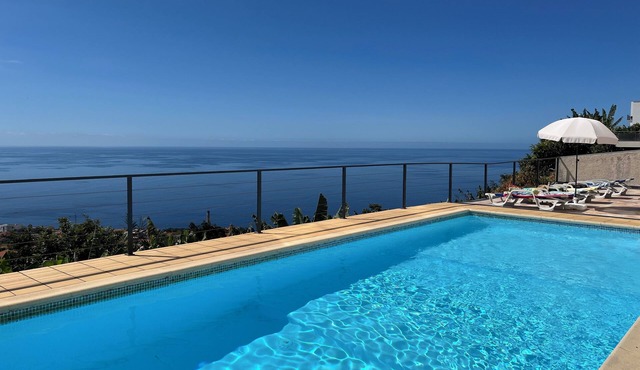 Spacious Villa, Panoramic Sea Views, Private Pool, 3 Lounges, Games Room