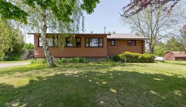 St. Lawrence River Modern Log Home in Hammond
