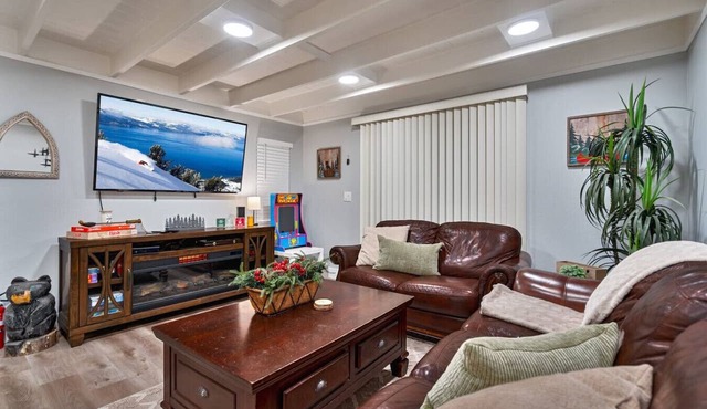 Steps to Lake Tahoe | Fenced Yard | Pets Welcome in South Lake Tahoe