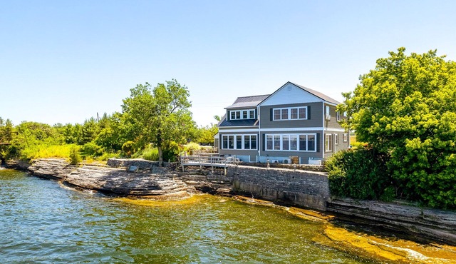 Stone Cove Cottage at Sacket on Lake Ontario in Sackets Harbor