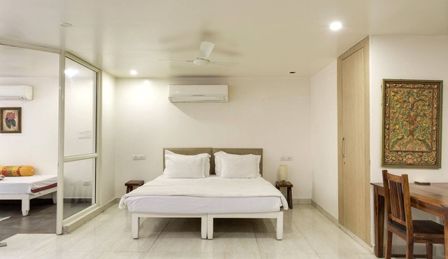 Studio 37 with a beautiful glass-room in New Delhi