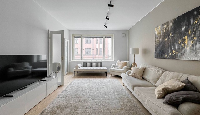 Stylish Downtown 2BR Flat with Sauna and Work Area in Helsinki