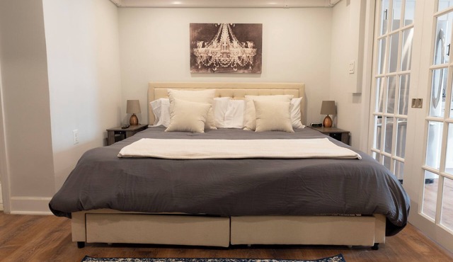 Stylish Shaw Sanctuary + Workspace - Walk to Nightlife! in Washington