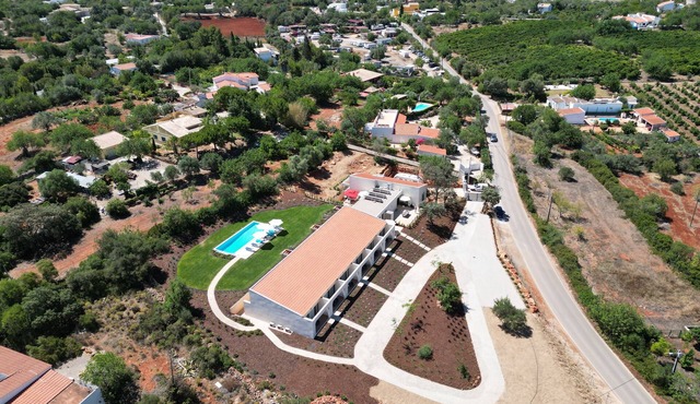 Suites Sunny Hill for a wonderful, carefree vacation in the Algarve.