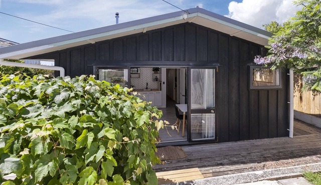 Sunlit Abode - Leigh Holiday Home