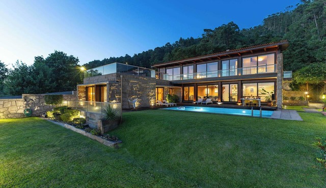 Sunrise Escape with Pool by Portugal Active