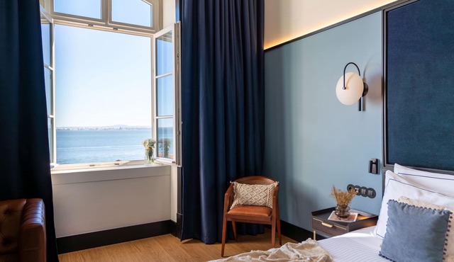 The Editory Riverside Hotel, an Historic Hotel