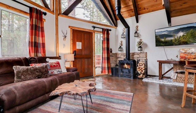 The Rusthy Bear by Destination Big Bear : Luxury! Internet! Great Central Location! Propane BBQ! in Big Bear Lake
