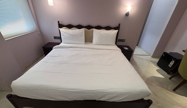 THE WHITECLIFF INN in New Delhi