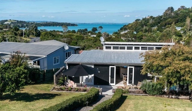 TIKAPA MOANA VIEWS | Be My Guest