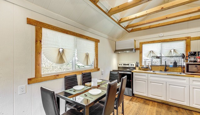 Tiny Home w/Deck & Mtn Views in Lake Arrowhead! in Lake Arrowhead
