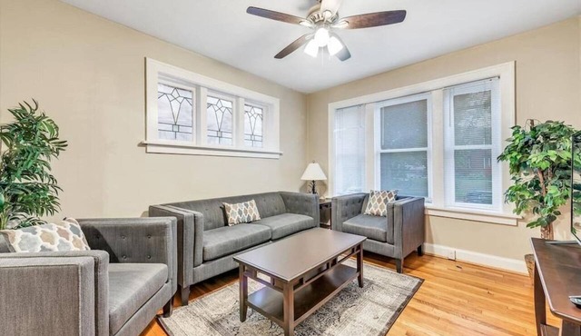 Tower Grove Getaway sleeps 8 in St. Louis