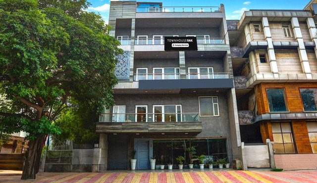 Townhouse Oak Rohini Sector 23 in Delhi